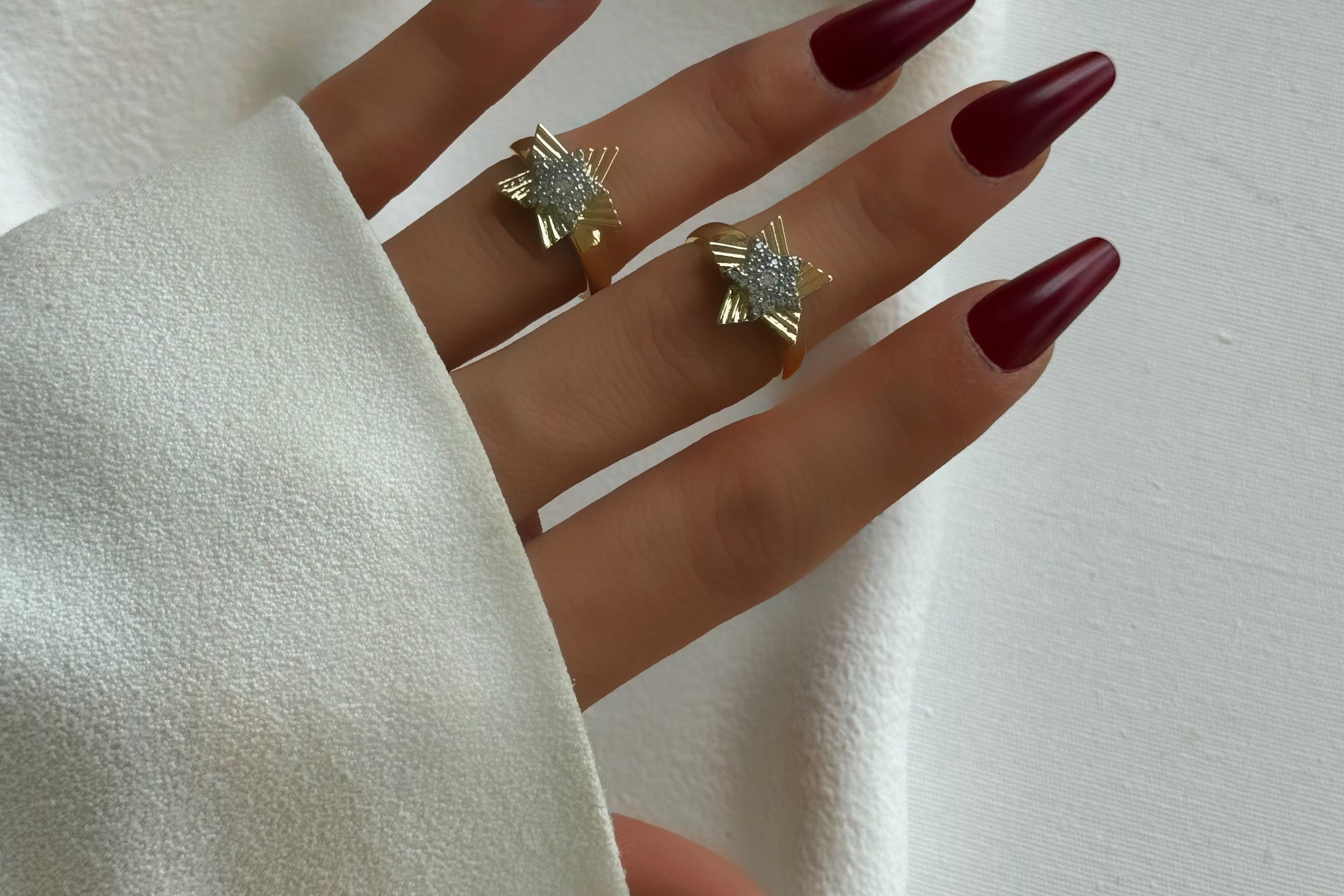 ʙʀᴀꜱꜱ ꜱᴛᴀʀ ᴍᴏᴅᴇʟ ᴡᴏᴍᴇɴ'ꜱ ʀɪɴɢ ᴡɪᴛʜ ᴢɪʀᴄᴏɴ ꜱᴛᴏɴᴇꜱ, ɢᴏʟᴅ ᴀɴᴅ ꜱɪʟᴠᴇʀ ᴄᴏʟᴏʀꜱ