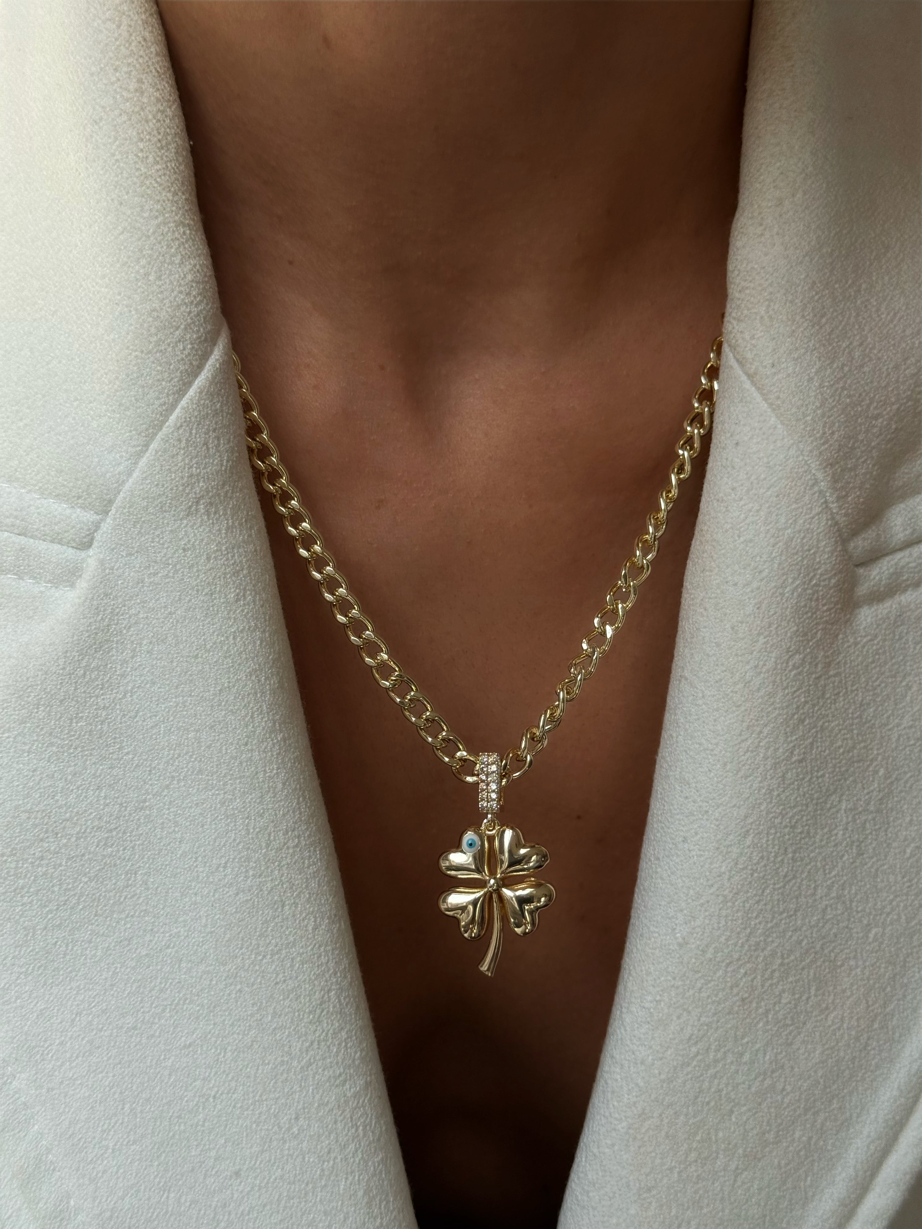 ꜰᴏᴜʀ-ʟᴇᴀꜰ ᴄʟᴏᴠᴇʀ ɴᴇᴄᴋʟᴀᴄᴇ