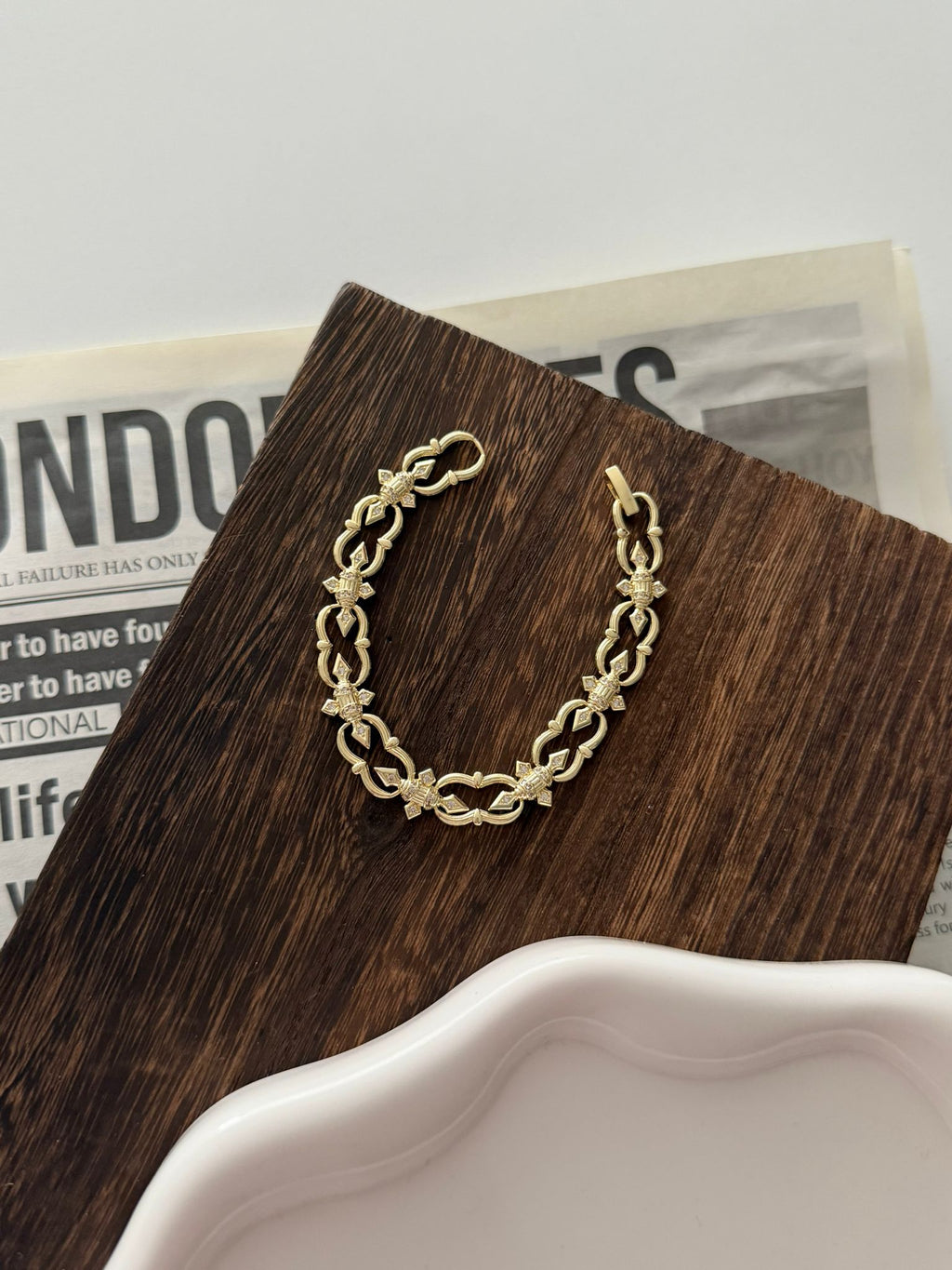 ꜱᴘᴇᴄɪᴀʟ ʙʀᴀᴄᴇʟᴇᴛ