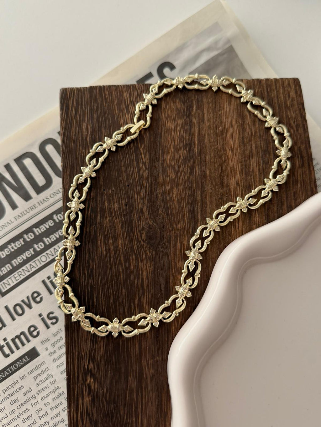 ᴀᴜʀᴏ ɢᴏʟᴅ ᴘʟᴀᴛᴇᴅ ᴅᴇꜱɪɢɴᴇʀ ᴡᴏᴍᴇɴ'ꜱ ɴᴇᴄᴋʟᴀᴄᴇ