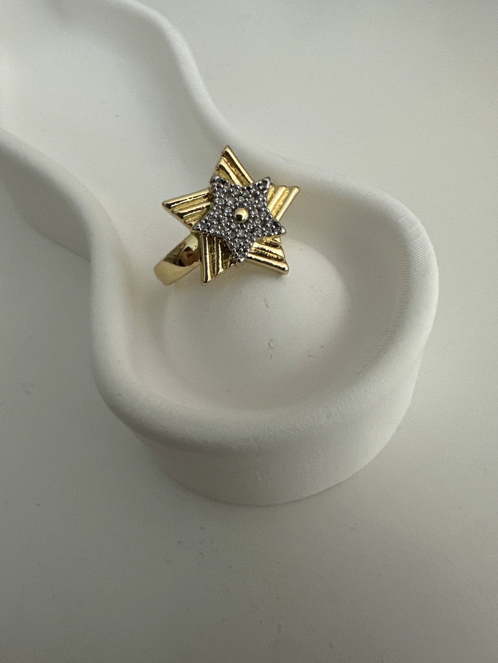 ʙʀᴀꜱꜱ ꜱᴛᴀʀ ᴍᴏᴅᴇʟ ᴡᴏᴍᴇɴ'ꜱ ʀɪɴɢ ᴡɪᴛʜ ᴢɪʀᴄᴏɴ ꜱᴛᴏɴᴇꜱ, ɢᴏʟᴅ ᴀɴᴅ ꜱɪʟᴠᴇʀ ᴄᴏʟᴏʀꜱ