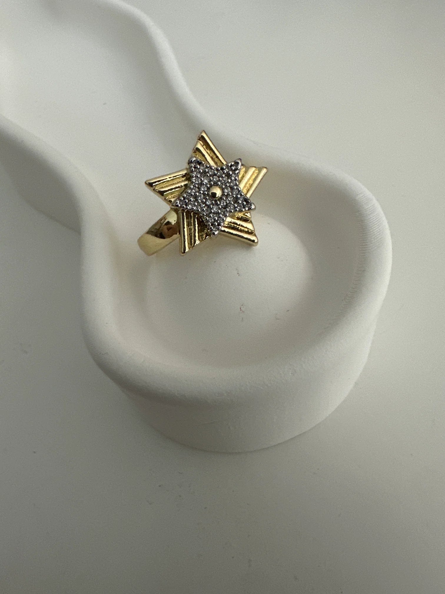 ʙʀᴀꜱꜱ ꜱᴛᴀʀ ᴍᴏᴅᴇʟ ᴡᴏᴍᴇɴ'ꜱ ʀɪɴɢ ᴡɪᴛʜ ᴢɪʀᴄᴏɴ ꜱᴛᴏɴᴇꜱ, ɢᴏʟᴅ ᴀɴᴅ ꜱɪʟᴠᴇʀ ᴄᴏʟᴏʀꜱ